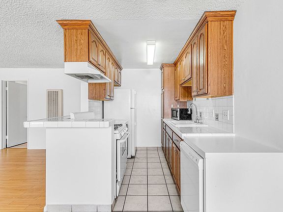 5th image of 1752 Federal Ave #2