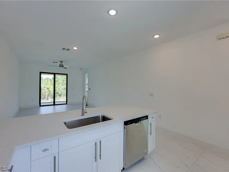 714 W 12th St — Photo 19