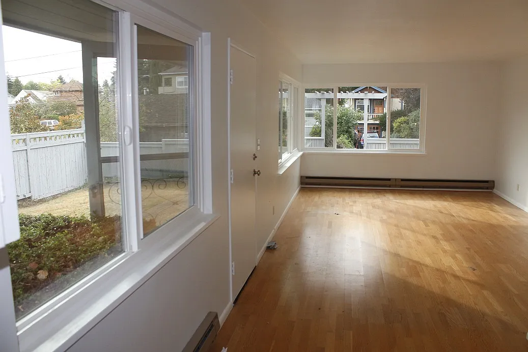 Sunnyside Triplex — Photo 2