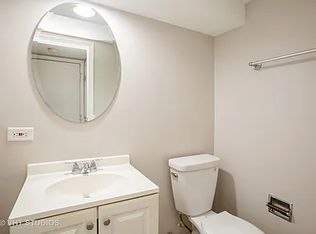 324 Donna Ct Unit B, Bartlett, IL 60103