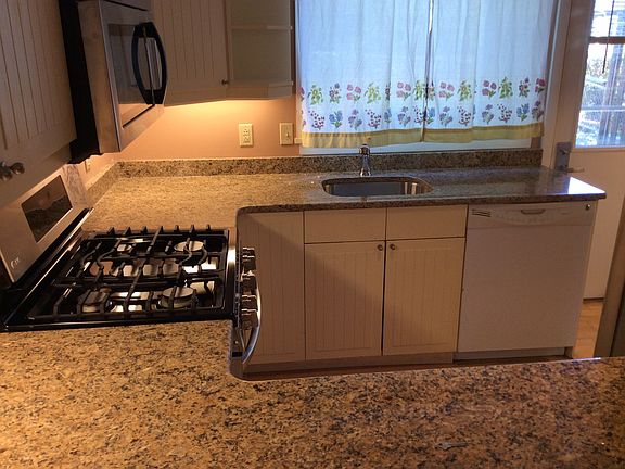 5th image of 271 E Montana St #1