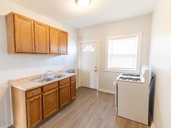 3rd image of 6124 S King Dr