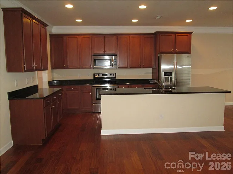 9916 Evergreen Terrace Dr — Photo 9