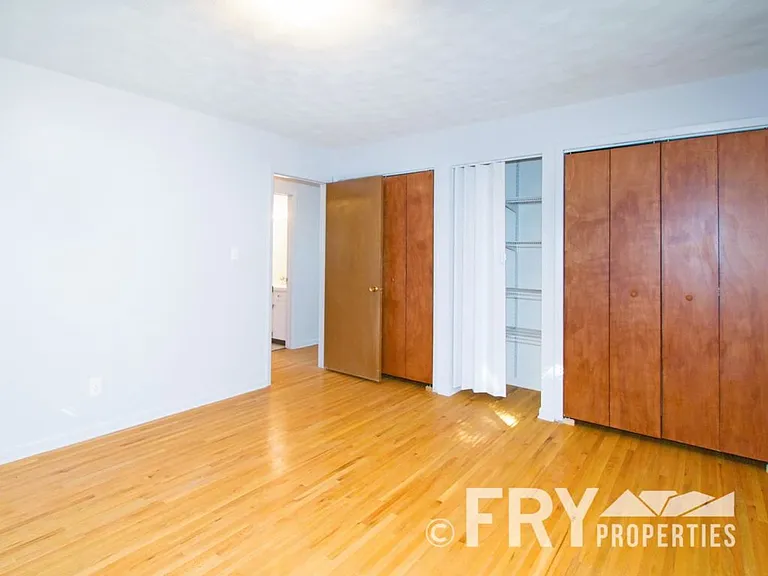 941 W 79th Pl — Photo 13
