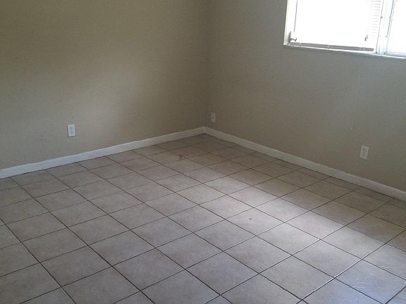 5th image of 503 SE 20th Ave