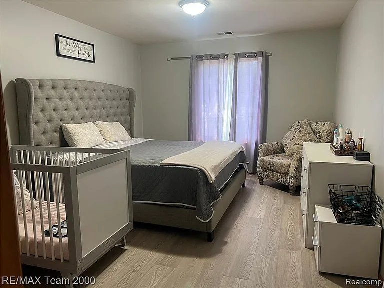 8049 Fenton St — Photo 6