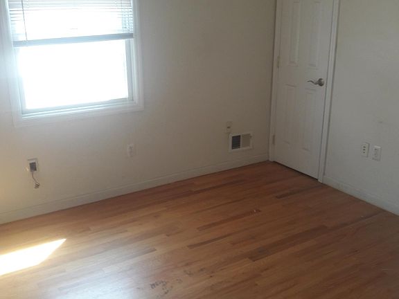 4th image of 126 Renwick Ave