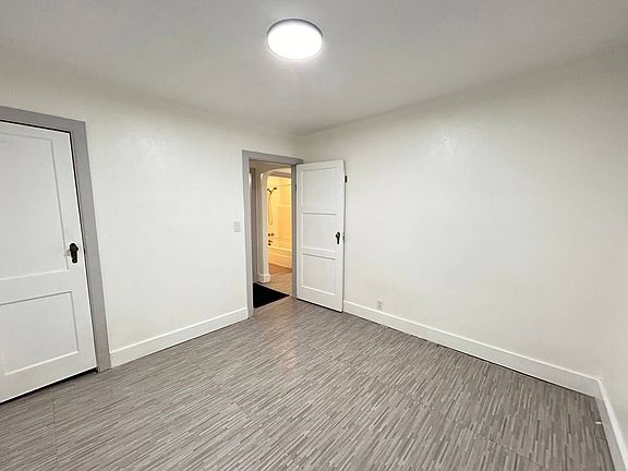 5th image of 105 E Parkwood Dr #1