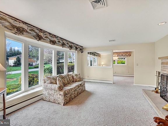 5th image of 91 Lynbrook Dr S