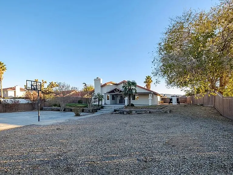 El Cajon Dr — Photo 15