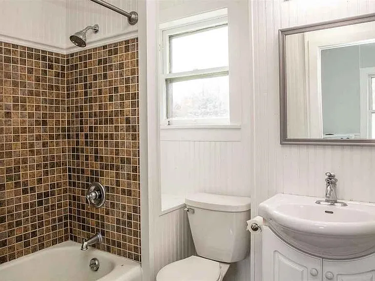108 N Main St — Photo 14