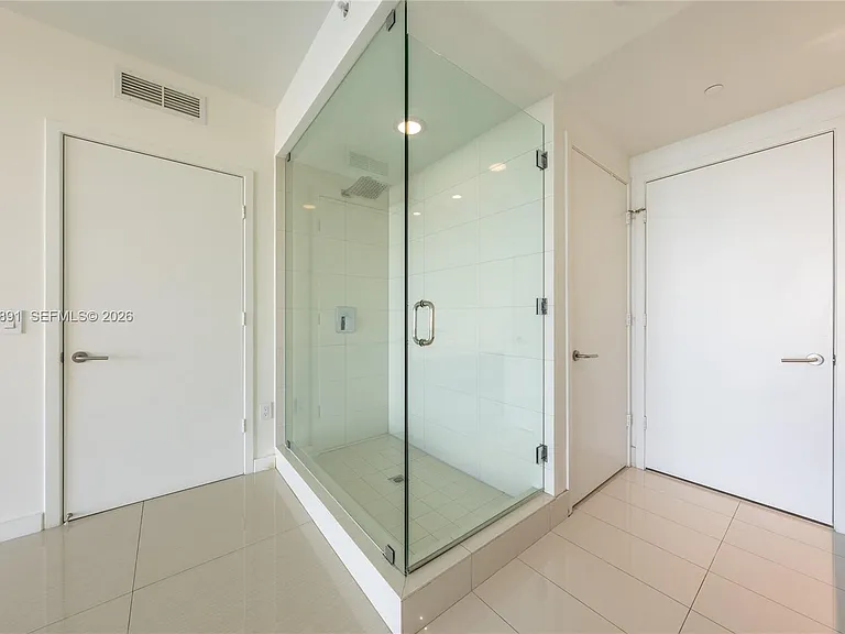 460 NE 28th St #707 — Photo 11