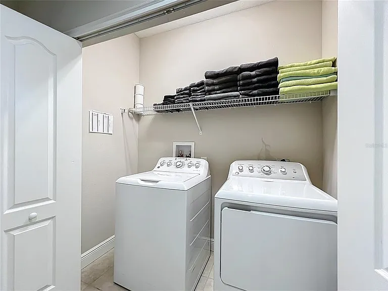 185 Brookes Pl — Photo 26