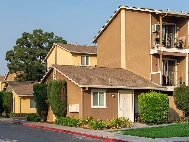 Alderwood Park Apartments — Photo 19