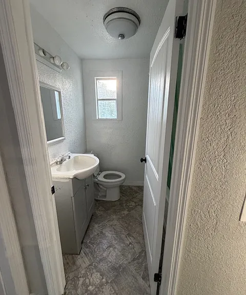1917 1/2 Marjorie St W #2 — Photo 7