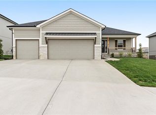 512 SW Meadowood Dr, Grain Valley, MO 64029