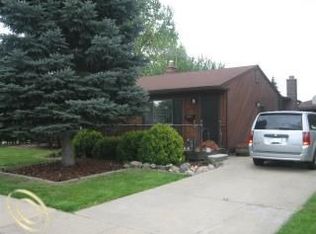 33627 Newport Dr, Sterling Heights, MI 48310