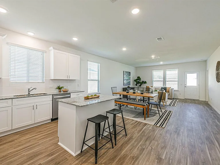 3075 Clydesdale Dr — Photo 4
