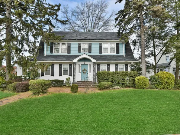 243-05 Van Zandt Avenue image 1 of 19