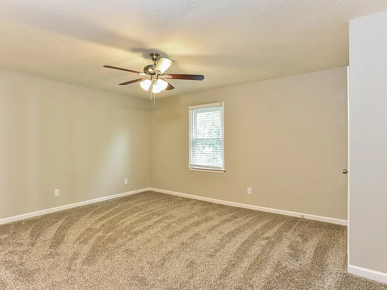 1135 SE Broad St — Photo 15