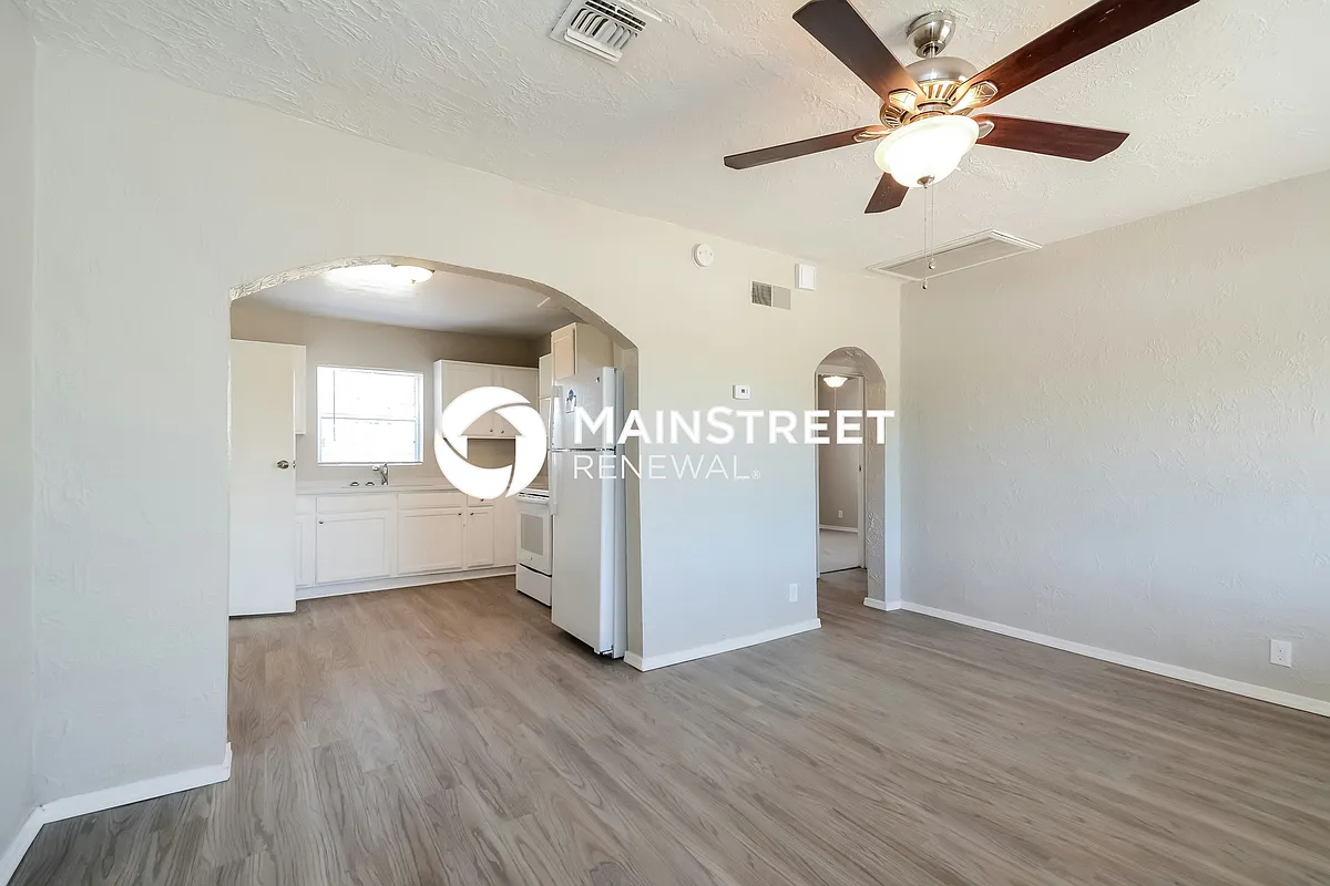Living Room - 431 W President St
