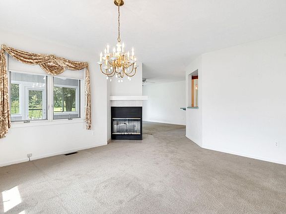 4th image of 18633 Pauls Way