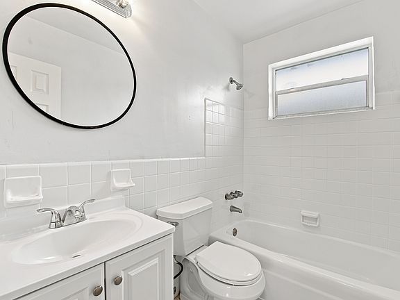 5th image of 7211 Venetian St #2