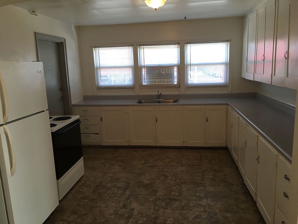 1st image of 3200 Grand Ave #01