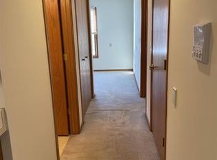 135 Liberty Ln, Sycamore, IL 60178