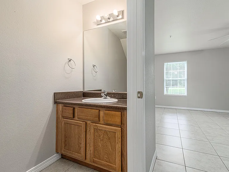 100 Corwin Dr — Photo 17