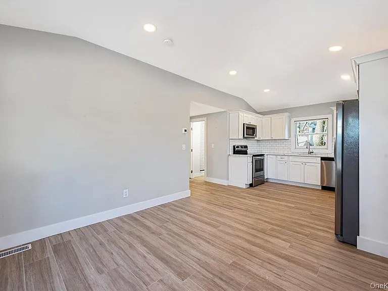 134 Ralph Ave — Photo 7