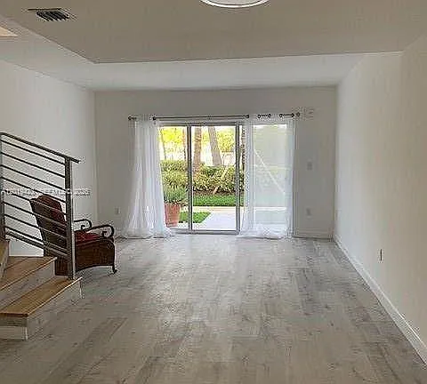Building Photo - 881 Ocean Dr #Townhouse 11