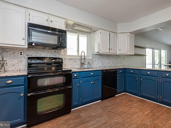 3rd image of 684 Manning Ct