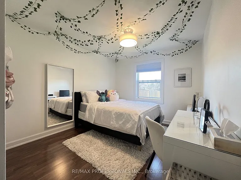 2504 Donnavale Dr — Photo 22