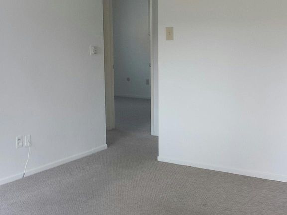 2nd image of 3751 Jewell St