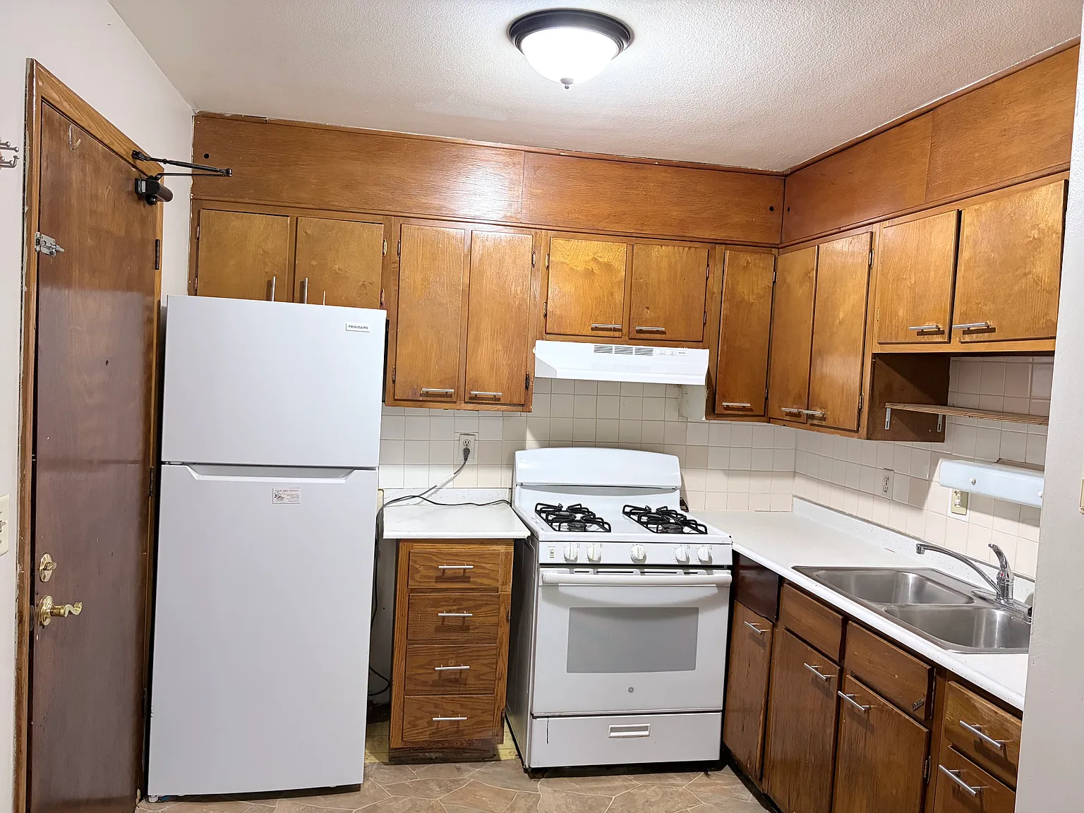 1 bed, 600 sqft, $925 — Photo 2