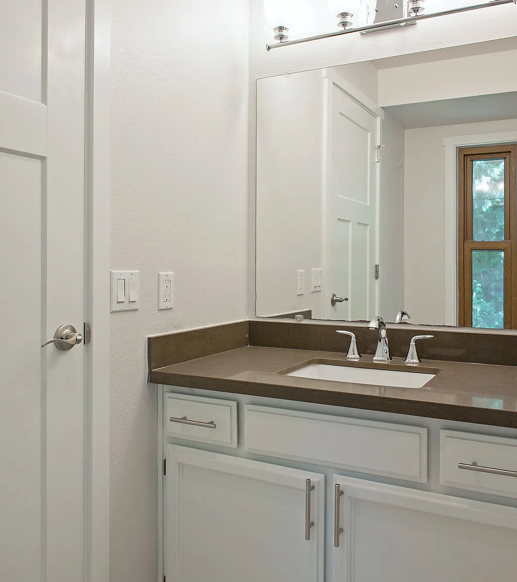20439 NE 3rd St, Sammamish - 1 — Photo 2