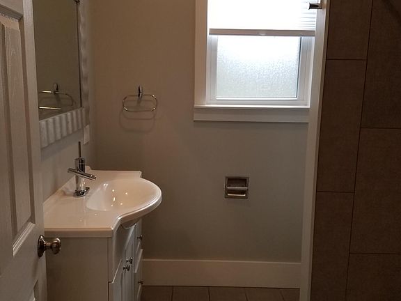 5th image of 600 W Broadway #6