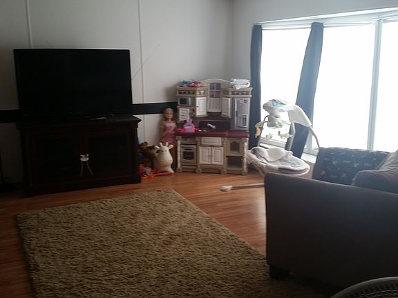 livingroom with bay window