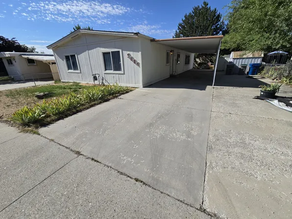 5685 E Woodcross Dr, Boise, ID 83716