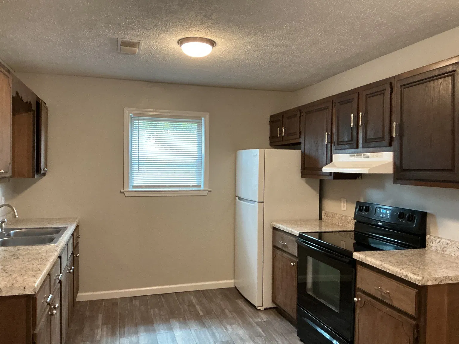 2 bed, 1.5 bath, 1059 sqft, $1,200 — Photo 3