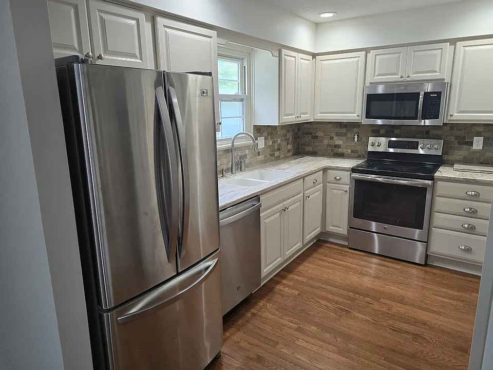508 E 97th Ter