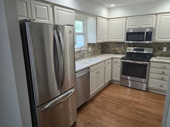 508 E 97th Ter, Kansas City, MO 64131