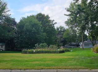 1411 Fairway Dr, Faribault, MN 55021