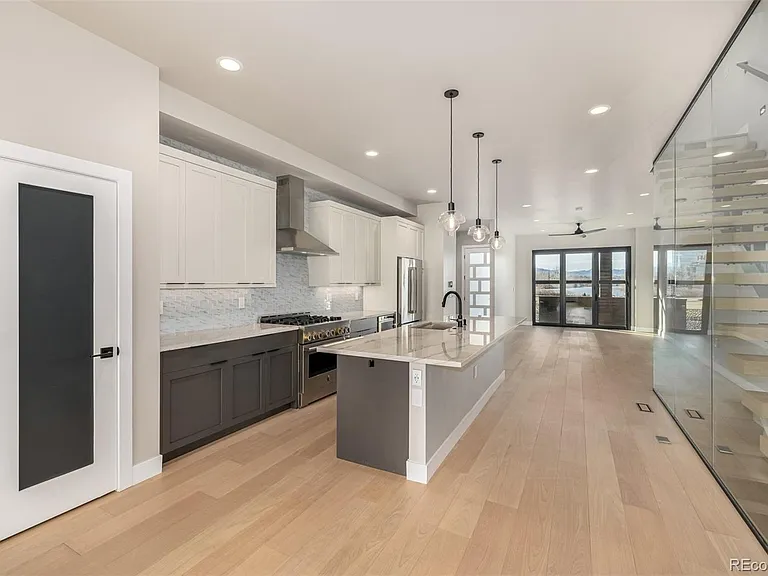 1734 Meade St — Photo 7