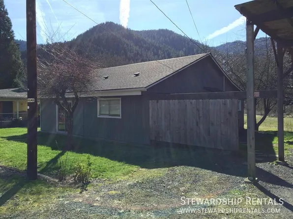 48172 Lauren Dr, Oakridge, OR 97463