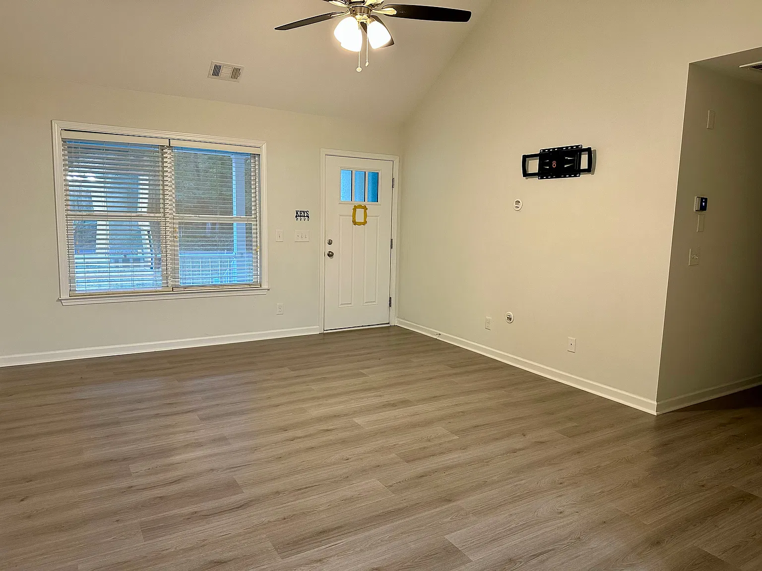 3 bed, 1218 sqft, $2,200 — Photo 3