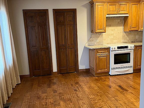 Dining area, Nook & Pantry