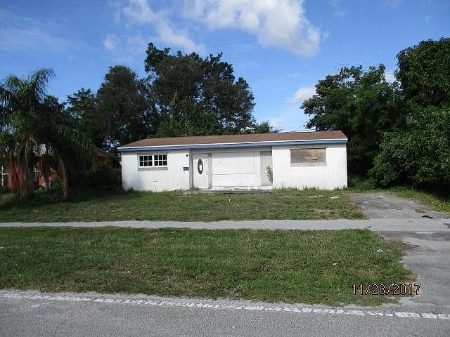 1st image of 435 Seminole Dr