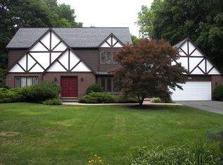 68 Georgian Court Rd, Rochester, NY 14610